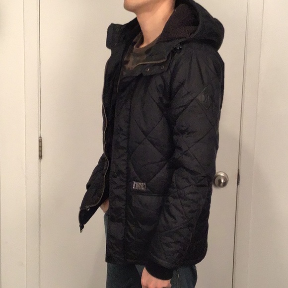 Hurley quilted coat with hoodie and fleece on the inside. Size medium. - Picture 4 of 13